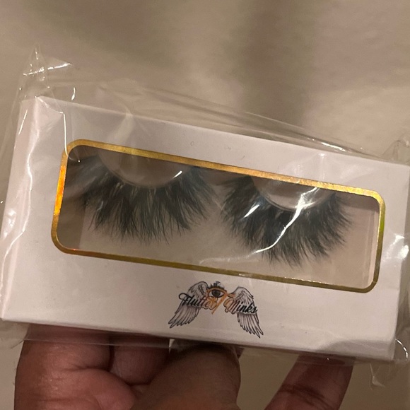 Mink lashes NEW IN BOX - Picture 2 of 6